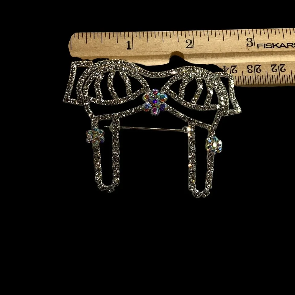 Vintage Elephant Brooch Silver Tone Rhinestone AB Crystal‎ Flower Statement Pin
